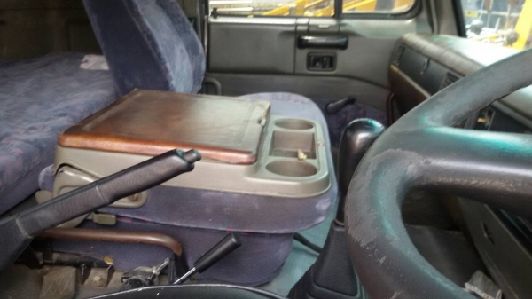 หัวลาก10ล้อ.นิสสันUD.320.ปี45.เดิมบาง.สภาพสวยพร้อมใช้.ราคา920,000.มัดจำแล้ว. หัวลาก10ล้อ.นิสสันUD.320.ปี45.เดิมบาง.สภาพสวยพร้อมใช้.ราคา920,000.มัดจำแล้ว.