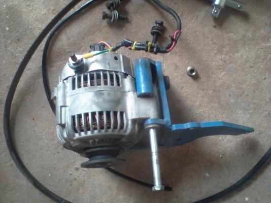 ไดชาร์ทเจ 14v พร้อมขาติดตั้งเพิ่มใส่D-MAX คอมมอลเรล