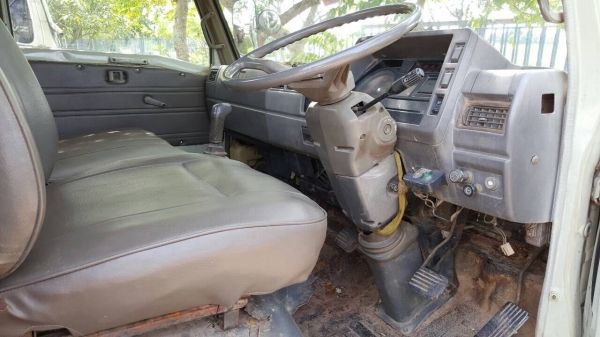 ขาย 6 ล้อ FC2WHKA กระบะยาว 5.50 เมตร เครื่อง WO4D 120 แรงม้า คัสซีสวยตลอดเส้น ทะเบียนพร้อมโอนครับ ขาย 6 ล้อ FC2WHKA กระบะยาว 5.50 เมตร เครื่อง WO4D 120 แรงม้า คัสซีสวยตลอดเส้น ทะเบียนพร้อมโอนครับ