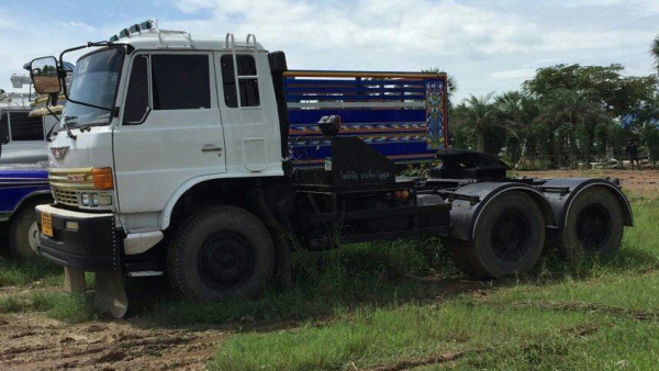 ขายด่วนครับ หัวลาก  HINO SUMO 221 เครื่อง EM100 220 แรง รถสวย พร้อมใช้ครับ