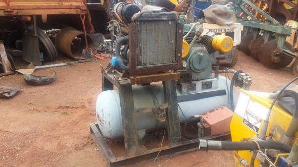 ขายปั๊มลมเครื่องยันม่าร์3สูบของกรมทางหลวง ขายปั๊มลมเครื่องยันม่าร์3สูบของกรมทางหลวง