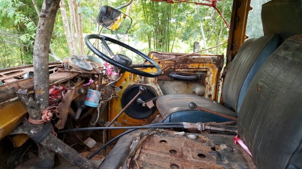 ขาย 6 ล้อดั้ม HINO KL300 เครื่อง EC100 130 แรงม้า คัสซีใช้ได้ เก๋งไม่สวย เอกสารเล่มทะเบียนครบ แจ้ง ม.79 ราคาต่อรองได้