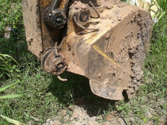 ขายรถแบคโฮ KOMATSU PC60-5 เอกสารสัญญาซื้อขาย รถใช้งานได้ดี ราคาต่อรองได้ครับ