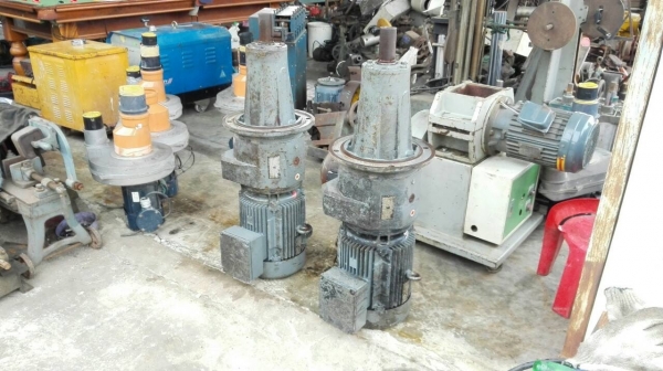 ******** Sold Out!! ******** มอเตอร์เกียร์หน้าแปลน SEW Eurodrive 10 HP. 380V. อัตราทด 1:11 ใหม่เก่าเก็บ!! 089-2499-123 นครปฐม