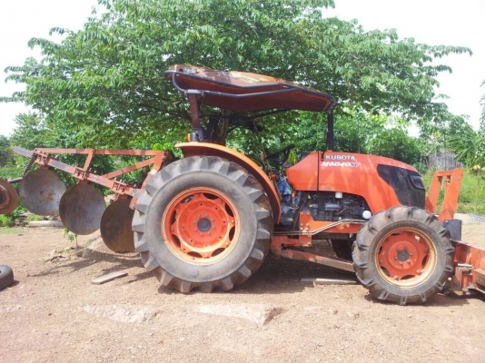 ขายรถไถ KUBOTA M6040 SU ปี 52 เอกสารเล่มทะเบียนพร้อมโอน อุปกรณ์มีผานดันหน้า ผาน 3 และผานยกร่อง ราคาต่อรองได้ครับ