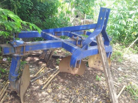 ขายรถไถ KUBOTA M6040 SU ปี 52 เอกสารเล่มทะเบียนพร้อมโอน อุปกรณ์มีผานดันหน้า ผาน 3 และผานยกร่อง ราคาต่อรองได้ครับ