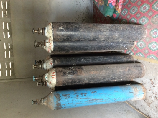 ถังอาก้อนมีอาร์ก้อนอยู่พร้อมถังลม ถังอาก้อนมีอาร์ก้อนอยู่พร้อมถังลม