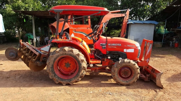 ขายรถไถ KUBOTA L3608 ปี 53 เอกสารเล่มทะเบียนพร้อมโอน อุปกรณ์มีผานดันหน้า โรตารี่ และผาน 5 ราคาต่อรองได้ ขายรถไถ KUBOTA L3608 ปี 53 เอกสารเล่มทะเบียนพร้อมโอน อุปกรณ์มีผานดันหน้า โรตารี่ และผาน 5 ราคาต่อรองได้