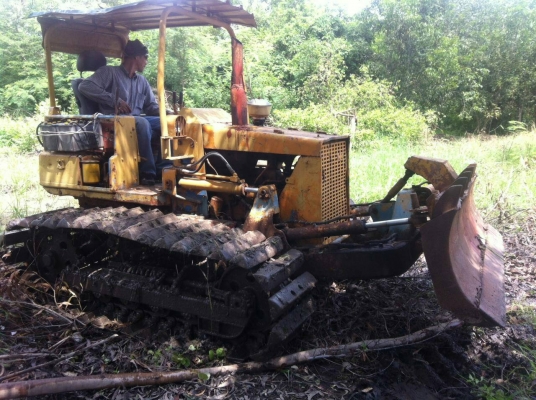 ขายรถแทรคเตอร์ KOMATSU D20P-5 รถบด KOMATSU JV40C-1 ราคา 200000