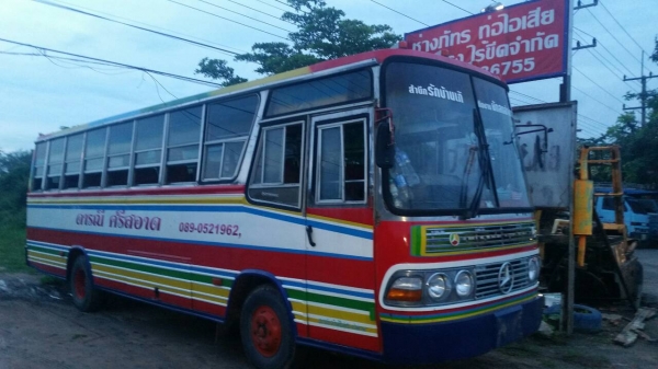 รถบัส isuzu เครื่อง 6B14 ยาว 8 เมตร เบรกจิ๊ฟฟี่ พวงมาลัยเพาเวอร์ คันซีสวย สีตัวถังไม่มีล่อน เบาะภายในครบ ทะเบียน ม.79 เอกสารพร้อมโอน