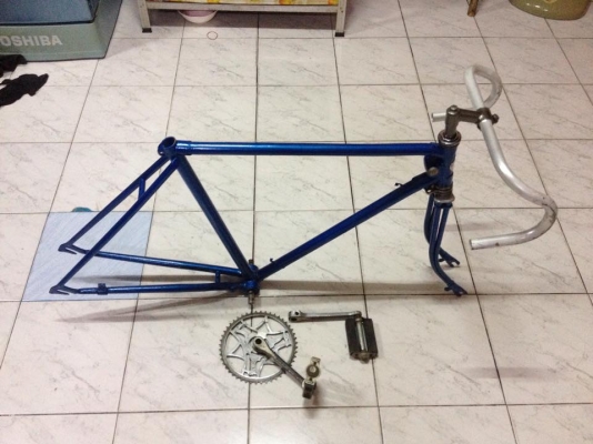ขายอะไหล่จักรยานวินเทจ โครงmiki ยาว22นิ้ว สูง21นิ้ว จานปัน ให้หมดเลยตามรูปราคา2500บาท โทร0924462525โส กทม