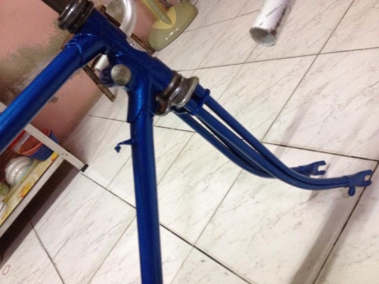 ขายอะไหล่จักรยานวินเทจ โครงmiki ยาว22นิ้ว สูง21นิ้ว จานปัน ให้หมดเลยตามรูปราคา2500บาท โทร0924462525โส กทม