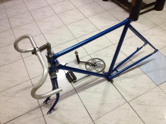 ขายอะไหล่จักรยานวินเทจ โครงmiki ยาว22นิ้ว สูง21นิ้ว จานปัน ให้หมดเลยตามรูปราคา2500บาท โทร0924462525โส กทม