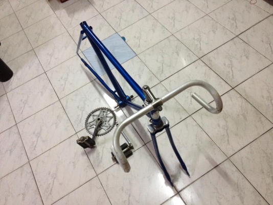 ขายอะไหล่จักรยานวินเทจ โครงmiki ยาว22นิ้ว สูง21นิ้ว จานปัน ให้หมดเลยตามรูปราคา2500บาท โทร0924462525โส กทม