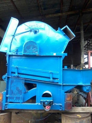 ขายรถนวดข้าว 6 ล้อไอ้หนุมทางหลวงพร้อมตู้ สิงเปลือยจัมโบ้ 5 ฟุต เครื่อง 90 แรง รถใช้งานได้เลย