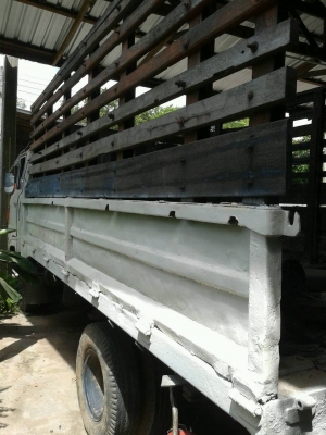 ขาย6 ล้อ KM 310 เครื่อง 110 แรง กระบะเหล็กทั้งใบ คอกไม้