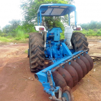 ต้องการขาย รถไถ FORD สภาพพร้อมใช้งาน