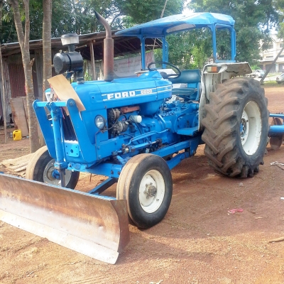 ต้องการขาย รถไถ FORD สภาพพร้อมใช้งาน