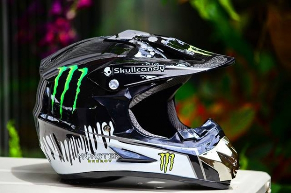 หมวกกันน็อค ลดเหลือ 899บาท เท่านั้น จัดโปรโมชั่นต้อนรับหน้าฝน ลดราคาพิเศษ1800 ลดเหลือ 899บาท 5 ใบเท่านั้น ชุดเกราะ  มีกระดองเต่า M L XL XXL ราคา เพียง 800 เสื้อวิบาก อีกมากมาย 600 รับ เสื้อวิบาก อีกมากมาย 600 รับ บัตร เครดิต บัตร เครดิตเสื้อวิบาก ชุดเกราะ