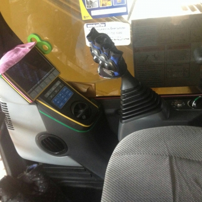 ขายดาวน์รถแบคโฮ KOMATSU  pc 130-8ทำงาน 5,&times;&times;&times;ชม. ราคา 380,000 ผ่อน  77,400&times;27 090-772-3710 090-772-3708