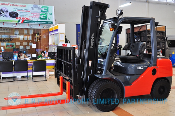 ขายรถโฟล์คลิฟท์มือสอง TOYOTA รุ่น 8FD30 ราคา xxx,xxx บาท นำเข้าจากประเทศญี่ปุ่น 100\% ไม่เคยใช้งานในไทย