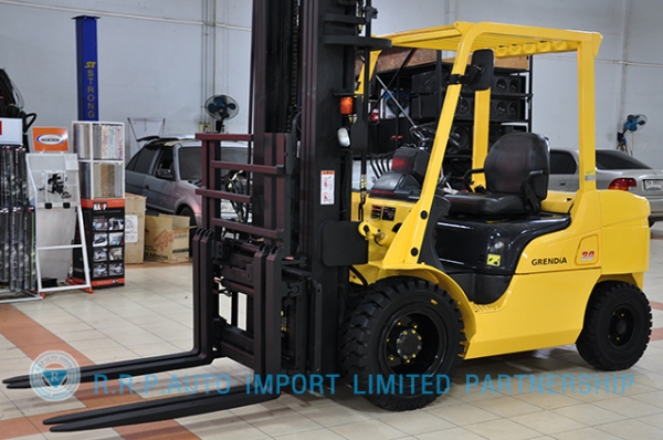 ขายรถโฟล์คลิฟท์มือสอง MITSUBISHI GRENDIA รุ่น FD30T  ราคา xxx,xxx บาท นำเข้าจากประเทศญี่ปุ่น 100\% ไม่เคยใช้งานในประเทศไทย