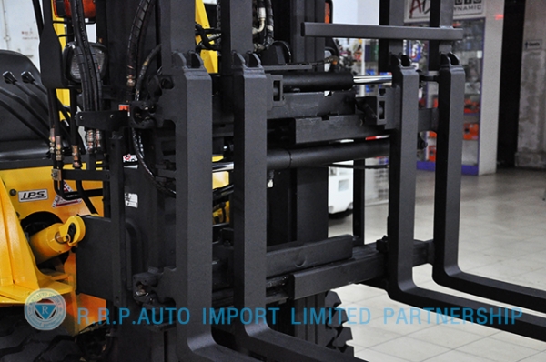 ขายรถโฟล์คลิฟท์มือสอง MITSUBISHI GRENDIA รุ่น FD30T  ราคา xxx,xxx บาท นำเข้าจากประเทศญี่ปุ่น 100\% ไม่เคยใช้งานในประเทศไทย