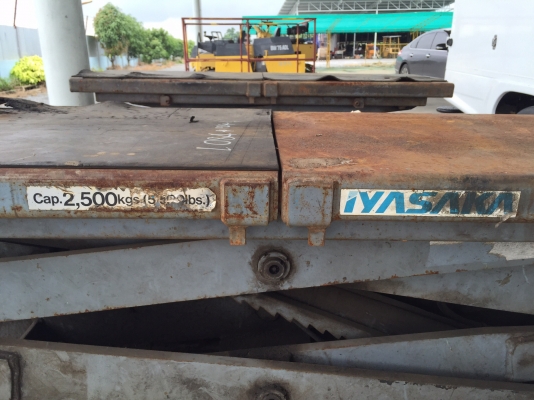 ขายลิฟท์ยกรถ Hitachi มือสองญี่ปุ่น ยกได้2.5ตัน