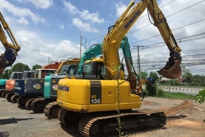 ขายแม็คโคร KOMATSU PC 130-7 ทำงาน 5234 ชั่วโมง แทร็คกว้าง 70 CM พร้อมใช้งาน นำเข้าจากต่างประเทศ ติดต่อ คุณอิทธิวัฒน์ 095-7467778 ครับ