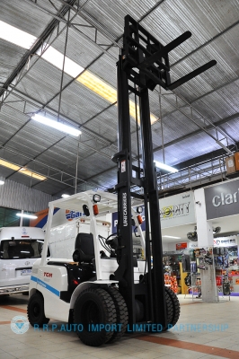 ขายรถโฟล์คลิฟท์มือสอง TCM รุ่น FHD25I3A  ราคา 445,000 บาท นำเข้าจากประเทศญี่ปุ่น 100\% ไม่เคยใช้งานในประเทศไทย