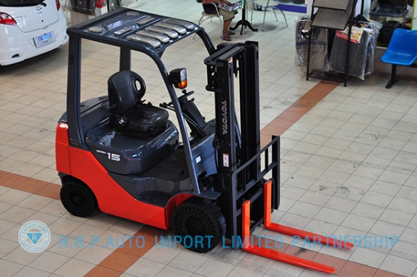 ขายรถโฟล์คลิฟท์มือสอง TOYOTA รุ่น 8FD15 ราคา xxx,xxx บาท นำเข้าจากประเทศญี่ปุ่น 100\% ไม่เคยใช้งานในไทย