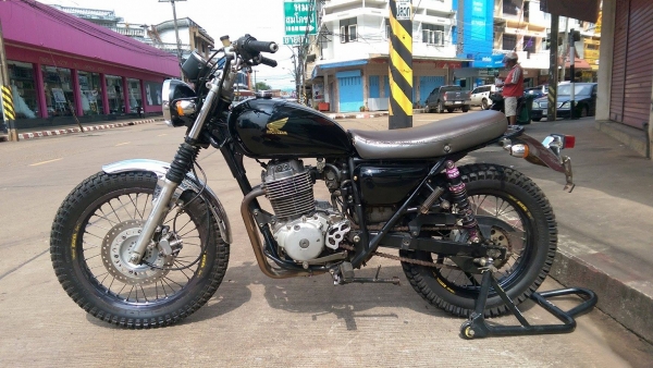 ขายคับ HONDA CL400 แต่งTRACKER สีสวย ท่อSUPERTRAPP แฮนด์บาร์ ยางหน้าหลังเต็ม อินวอยส์ สรรพสามิตร ราคา 57500 บาท ส่งได้ทั่วไทยคับ สนใจติดต่อ 081-0578282 FACEBOOK ชาญณรงค์ ป๊อป ชัยอมฤต ไอดีไลน์ POPBIGBIKESAKON คับ สนใจรถสวย ถูก ดี ต้อง POP BIGBIKE SAKONNAKH