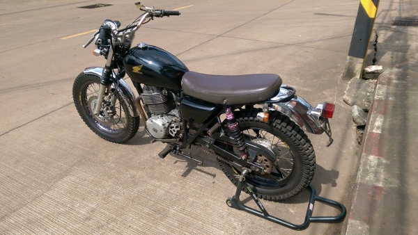 ขายคับ HONDA CL400 แต่งTRACKER สีสวย ท่อSUPERTRAPP แฮนด์บาร์ ยางหน้าหลังเต็ม อินวอยส์ สรรพสามิตร ราคา 57500 บาท ส่งได้ทั่วไทยคับ สนใจติดต่อ 081-0578282 FACEBOOK ชาญณรงค์ ป๊อป ชัยอมฤต ไอดีไลน์ POPBIGBIKESAKON คับ สนใจรถสวย ถูก ดี ต้อง POP BIGBIKE SAKONNAKH