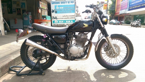ขายคับ HONDA CL400 แต่งTRACKER สีสวย ท่อSUPERTRAPP แฮนด์บาร์ ยางหน้าหลังเต็ม อินวอยส์ สรรพสามิตร ราคา 57500 บาท ส่งได้ทั่วไทยคับ สนใจติดต่อ 081-0578282 FACEBOOK ชาญณรงค์ ป๊อป ชัยอมฤต ไอดีไลน์ POPBIGBIKESAKON คับ สนใจรถสวย ถูก ดี ต้อง POP BIGBIKE SAKONNAKH