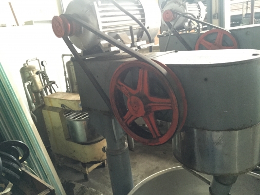 ขายเครื่องกวนไส้ กระทะกว้าง28นิ้ว มอเตอร์3แรง ไฟ220 ตัวละ25,000 มี3ตัวครับ