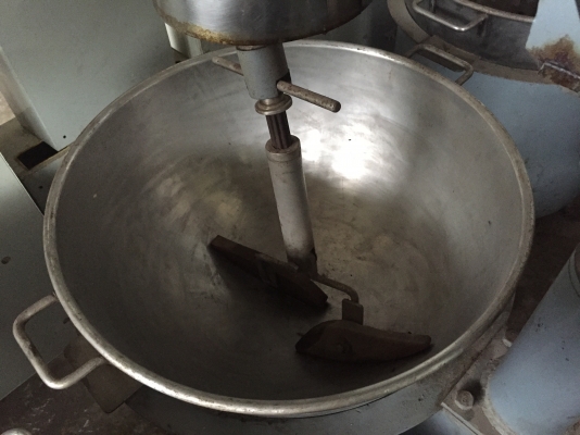 ขายเครื่องกวนไส้ กระทะกว้าง28นิ้ว มอเตอร์3แรง ไฟ220 ตัวละ25,000 มี3ตัวครับ