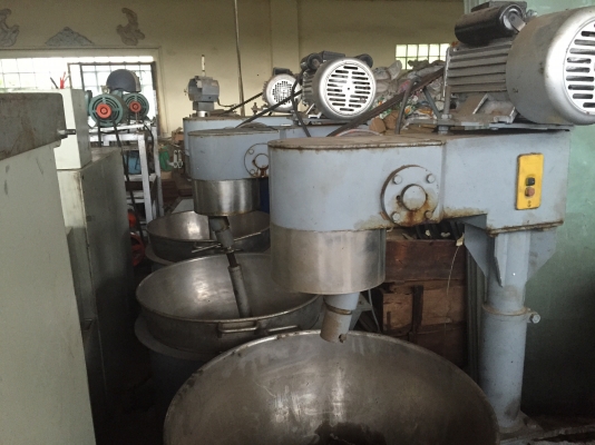 ขายเครื่องกวนไส้ กระทะกว้าง28นิ้ว มอเตอร์3แรง ไฟ220 ตัวละ25,000 มี3ตัวครับ