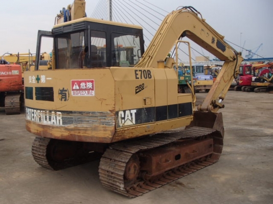 มาอีกแล้วรถขุด CATTERPILLAR E70B