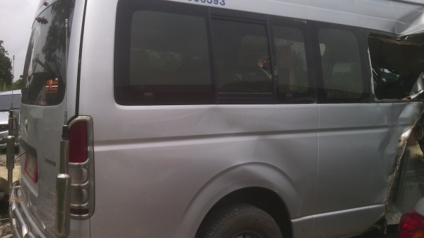 ขายรถตู้ปีปหลังคาสูงราคาถูกไว้ทำอะไหล่ ขายรถตู้ปีปหลังคาสูงราคาถูกไว้ทำอะไหล่