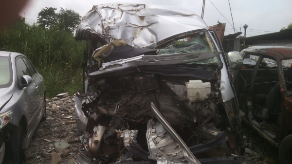 ขายรถตู้ปีปหลังคาสูงราคาถูกไว้ทำอะไหล่ ขายรถตู้ปีปหลังคาสูงราคาถูกไว้ทำอะไหล่