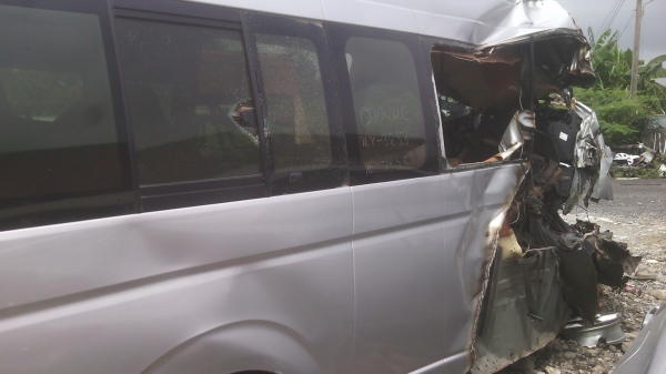 ขายรถตู้ปีปหลังคาสูงราคาถูกไว้ทำอะไหล่ ขายรถตู้ปีปหลังคาสูงราคาถูกไว้ทำอะไหล่