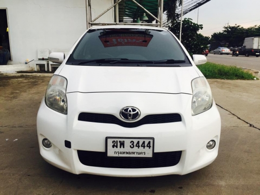 Toyota Yaris สีขาวแท้ ตัวถังอย่างกิ๊ก สวยจิงคันนี้คะ
