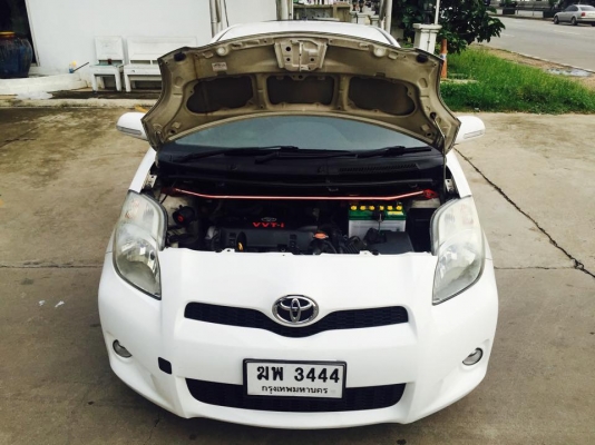 Toyota Yaris สีขาวแท้ ตัวถังอย่างกิ๊ก สวยจิงคันนี้คะ