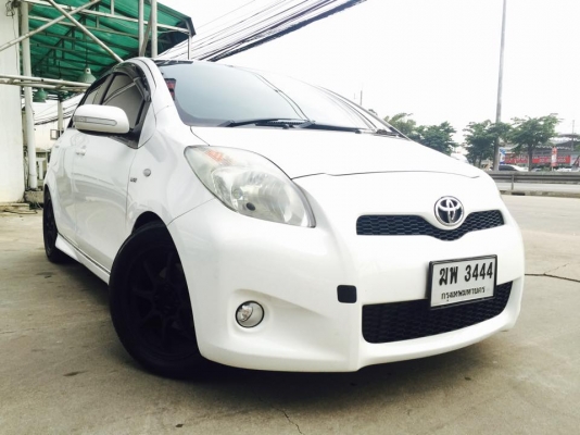 Toyota Yaris สีขาวแท้ ตัวถังอย่างกิ๊ก สวยจิงคันนี้คะ