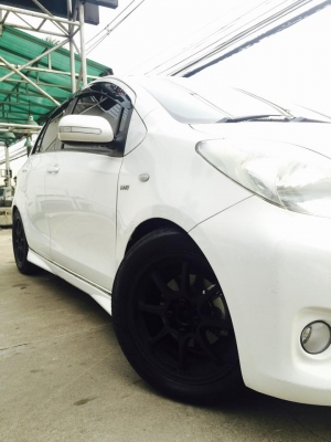 Toyota Yaris สีขาวแท้ ตัวถังอย่างกิ๊ก สวยจิงคันนี้คะ