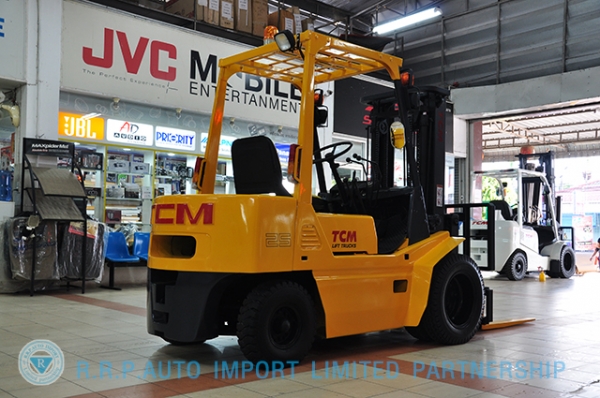 ขายรถโฟล์คลิฟท์มือสอง TCM รุ่น FD25Z1  ราคา 245,000 บาท นำเข้าจากประเทศญี่ปุ่น 100\% ไม่เคยใช้งานในประเทศไทย