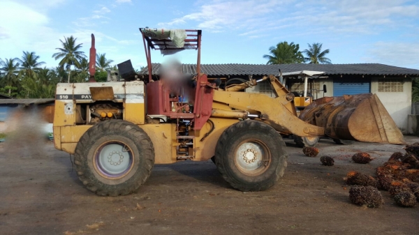 รถตัก KOMATSU  510.   สนใจติดต่อ  081 - 6079515