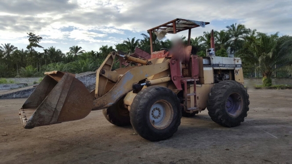 รถตัก KOMATSU  510.   สนใจติดต่อ  081 - 6079515