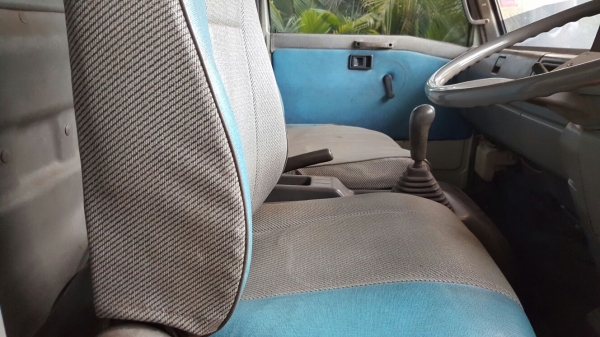 รถฮีโน่ 6 ล้อ หลังถนน FB 120 แรงม้า. ปี 38    สนใจติดต่อ 081 - 6079515