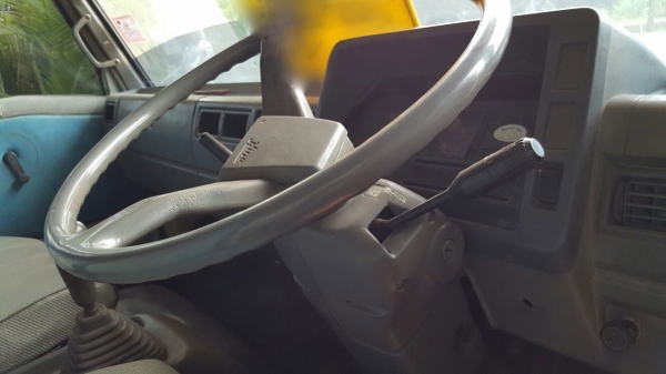 รถฮีโน่ 6 ล้อ หลังถนน FB 120 แรงม้า. ปี 38    สนใจติดต่อ 081 - 6079515